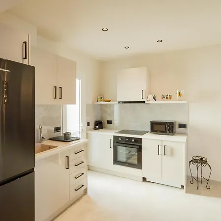 Port View Apartment