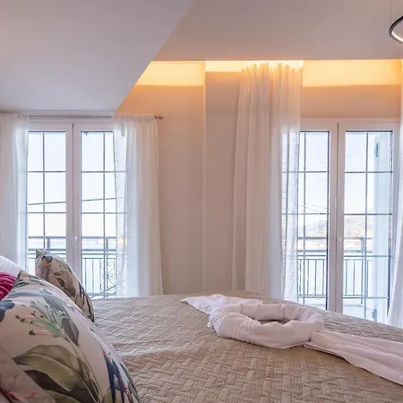 Apartment Port View *