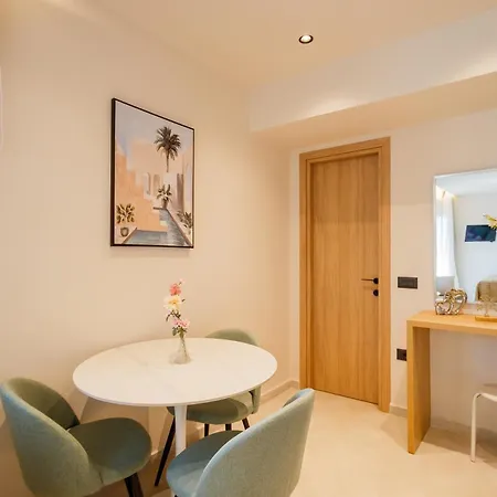 Apartment Port View *