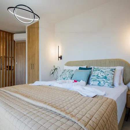 Port View Apartment