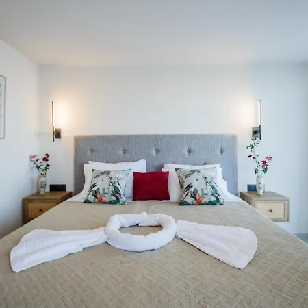 Port View Apartment